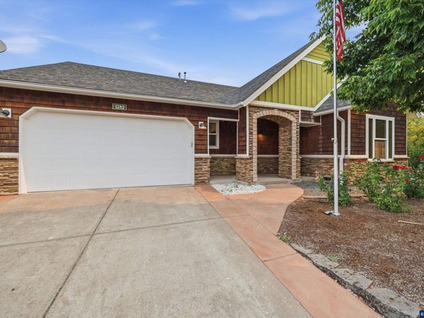 1282 SE Academy St, Dallas, OR 97338