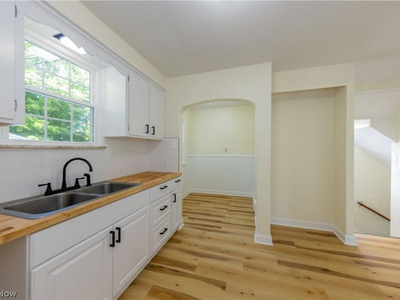 2188 Cranston Road, University Heights, OH 44118 Photo 3