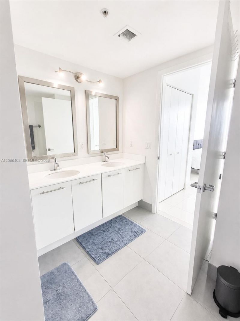 92 SW 3rd St, Unit 3808, Miami, FL 33130 Photo