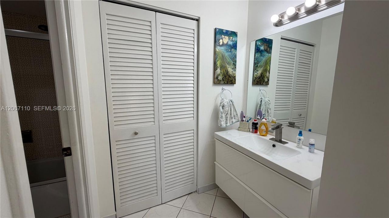 1825 S Ocean Dr, Unit 509, Hallandale Beach, FL 33009 Photo