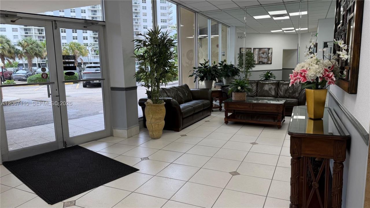 1825 S Ocean Dr, Unit 509, Hallandale Beach, FL 33009 Photo