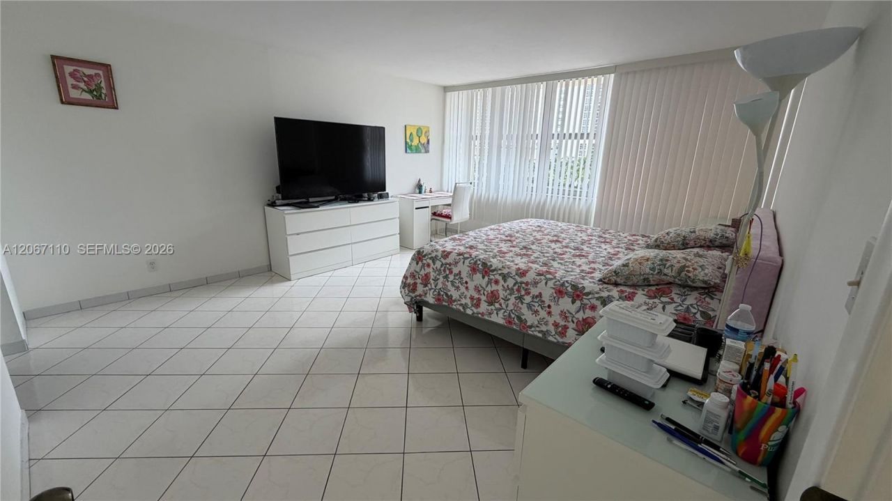 1825 S Ocean Dr, Unit 509, Hallandale Beach, FL 33009 Photo