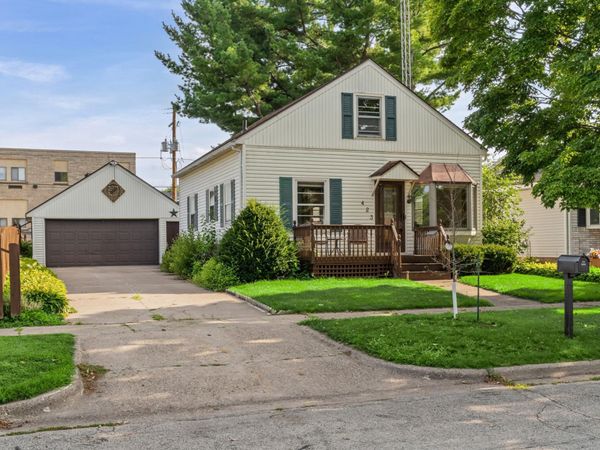 423 S 1st Street, La Crescent, MN 55947