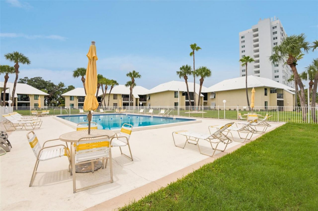 7300 Sunshine Skyway Lane, Unit 206, Saint Petersburg, FL 33711 Photo