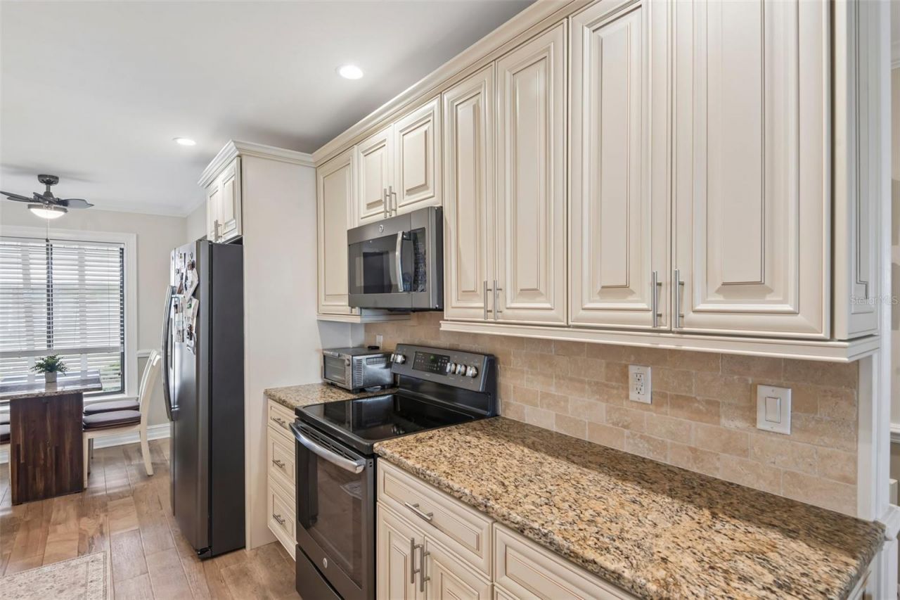 7300 Sunshine Skyway Lane, Unit 206, Saint Petersburg, FL 33711 Photo