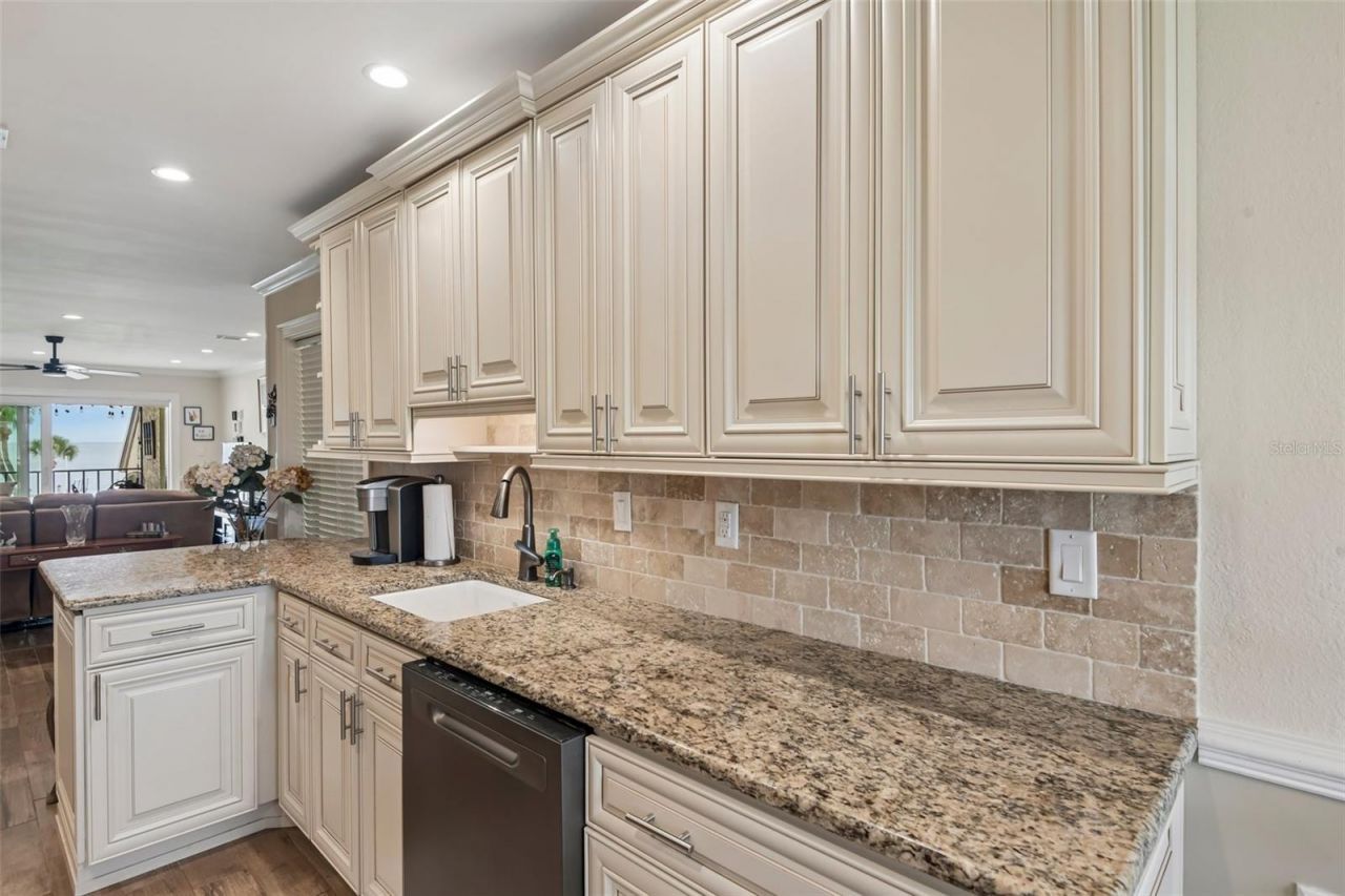7300 Sunshine Skyway Lane, Unit 206, Saint Petersburg, FL 33711 Photo