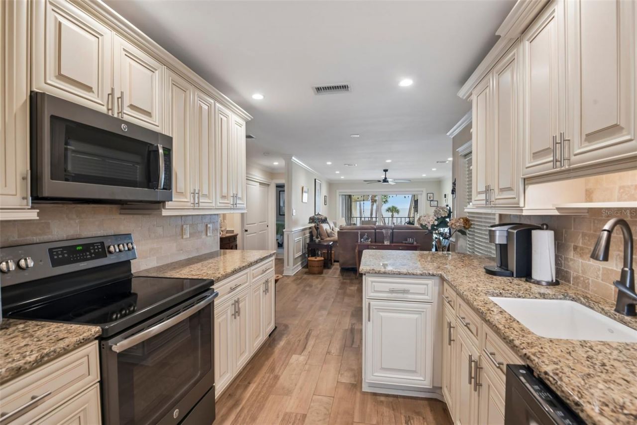 7300 Sunshine Skyway Lane, Unit 206, Saint Petersburg, FL 33711 Photo