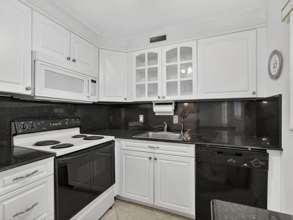100 SHEFFIELD E, West Palm Beach, FL 33417