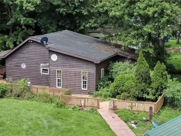 825 Hannaman, Elizabeth, WV 26143