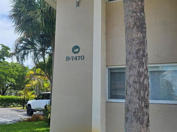 7470 Miami Lakes Dr, Unit B208, Miami Lakes, FL 33014