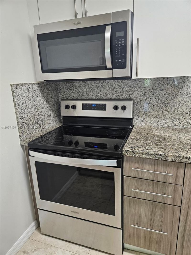 7470 Miami Lakes Dr, Unit B208, Miami Lakes, FL 33014 Photo