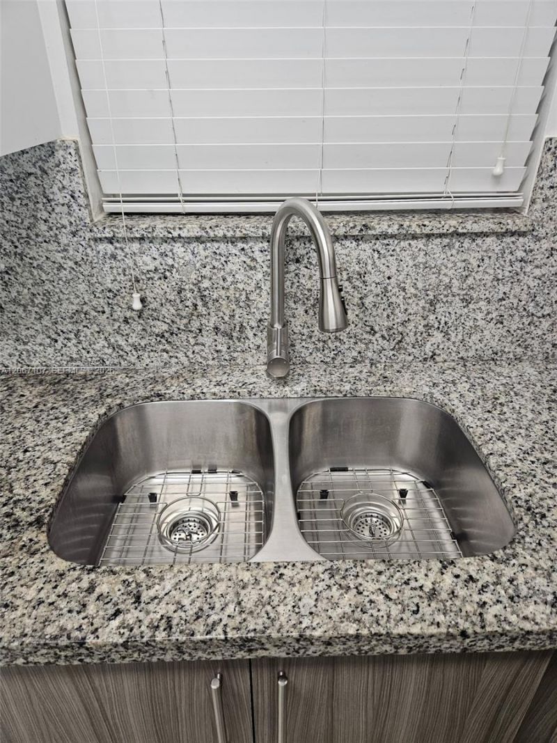 7470 Miami Lakes Dr, Unit B208, Miami Lakes, FL 33014 Photo