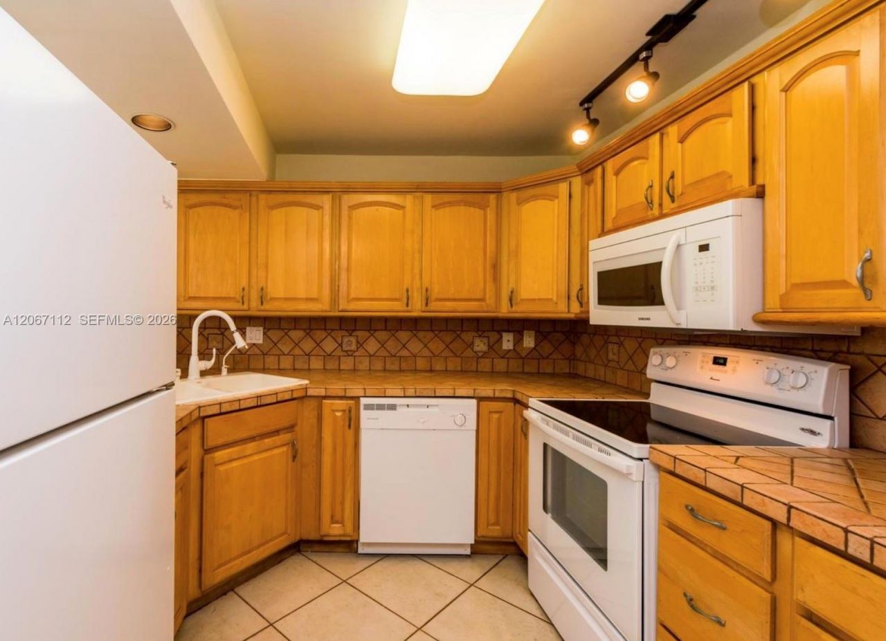 2049 S Ocean Dr, Unit 806, Hallandale Beach, FL 33009 Photo