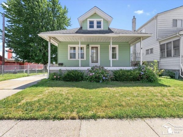 1305 Richmond Avenue, Lincoln Park, MI 48146