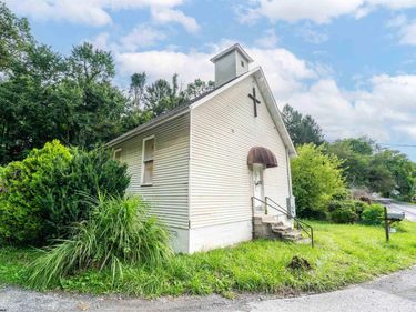 1992 River Road, Morgantown, WV 26501