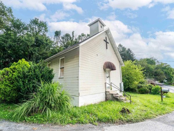 1992 River Road, Morgantown, WV 26501