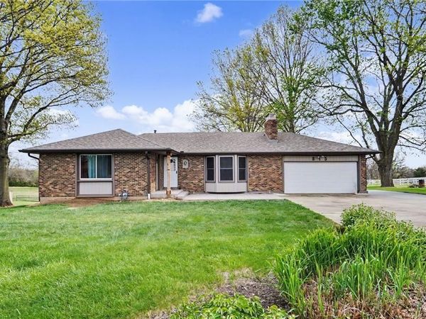 815 Kouns Lane, Edwardsville, KS 66111