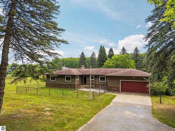 3776 M-55 E, Cadillac, MI 49601