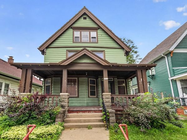 3911 W Roberts STREET, Milwaukee, WI 53208