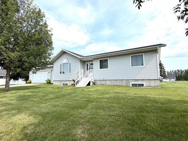 407 Oak Crest Boulevard, Roseau, MN 56751