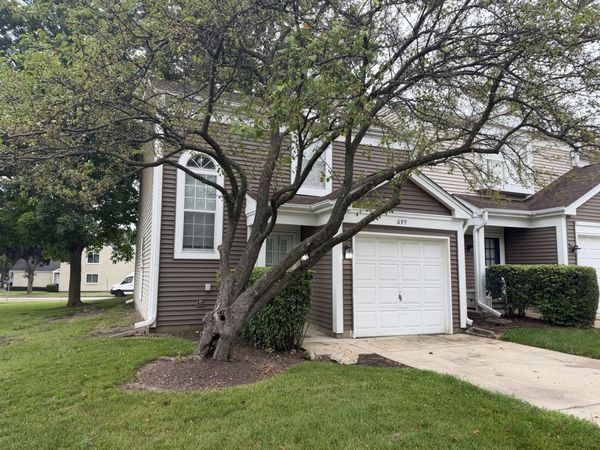 699 Canterbury Drive, Hanover Park, IL 60133