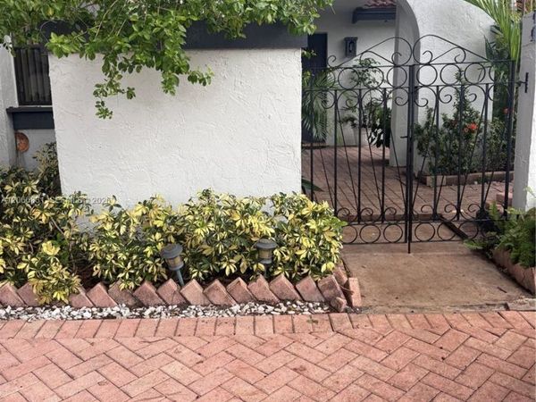 17919 NW 66th Ct, Hialeah, FL 33015