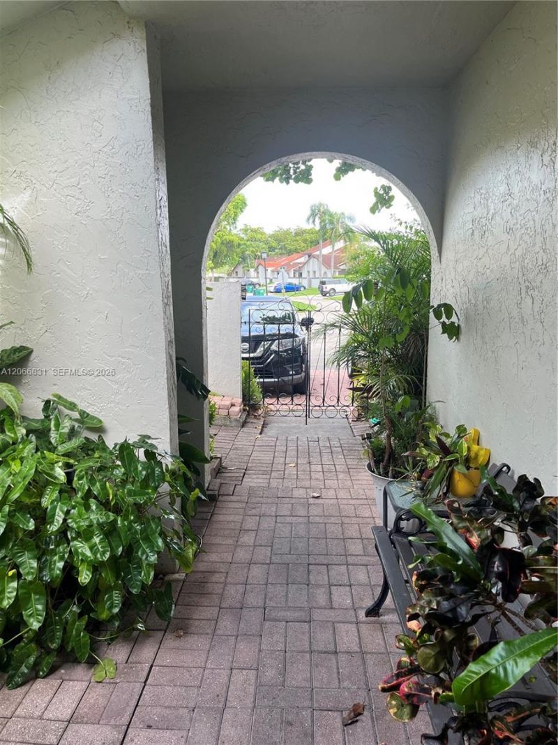 17919 NW 66th Ct , Hialeah, FL 33015 Photo