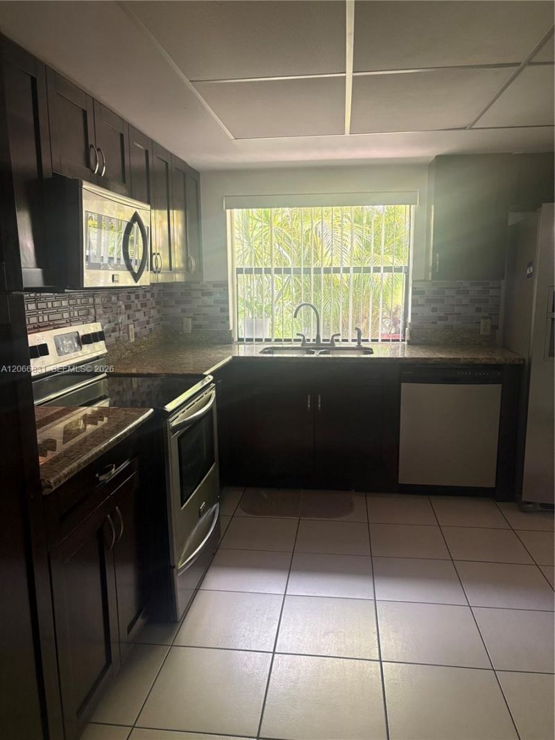 17919 NW 66th Ct , Hialeah, FL 33015 Photo