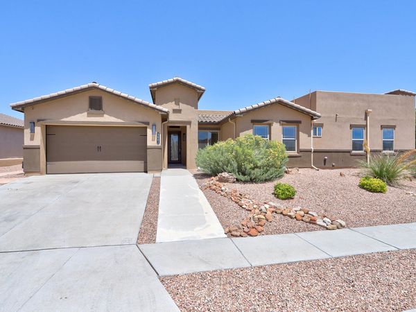 5601 Pikes Peak Loop NE, Rio Rancho, NM 87144