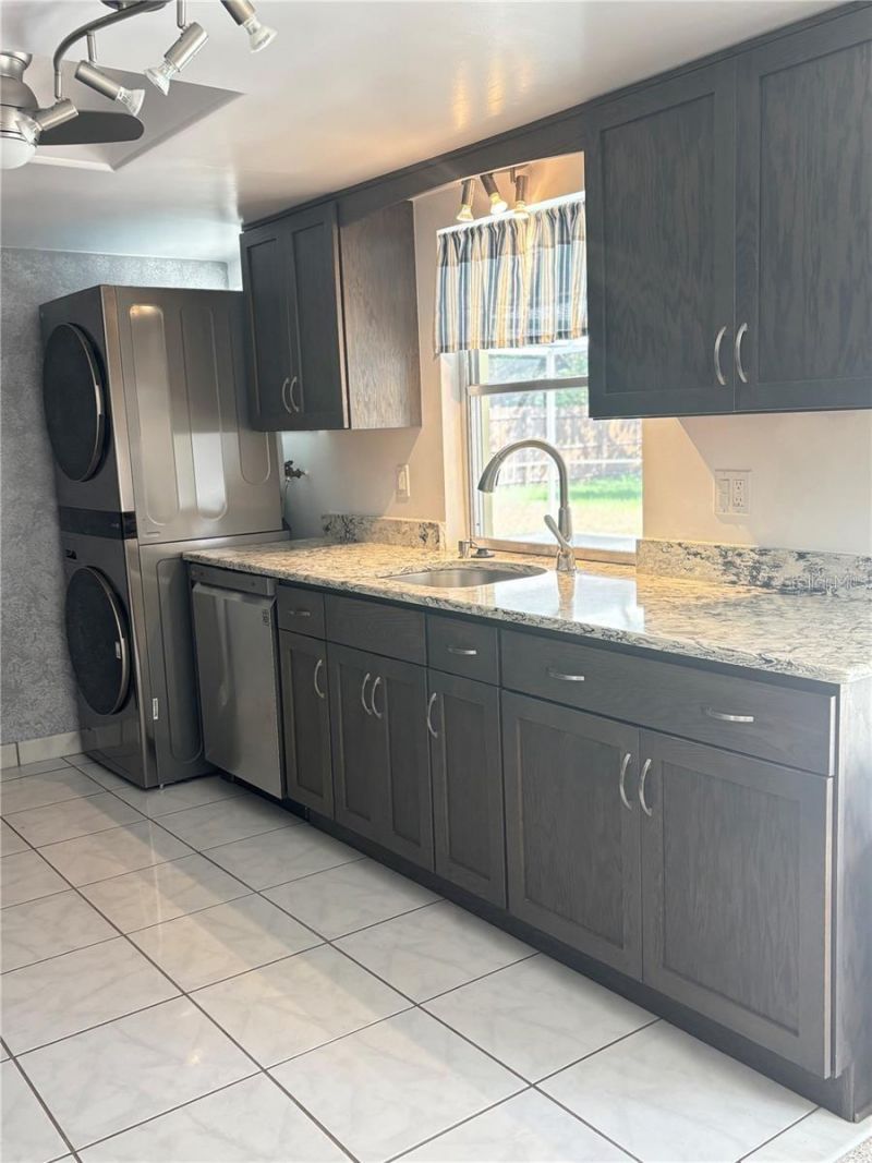 819 E 13th Avenue, New Smyrna Beach, FL 32169 Photo