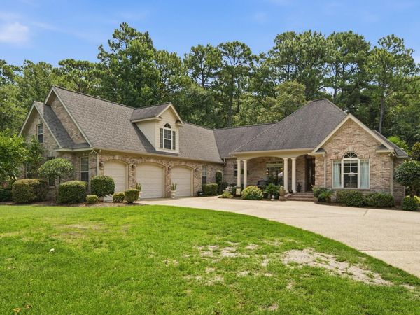 125 Saint Annes Dr., Hattiesburg, MS 39401
