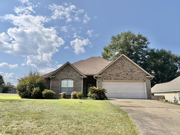 3 Chapel Ct., Hattiesburg, MS 39402