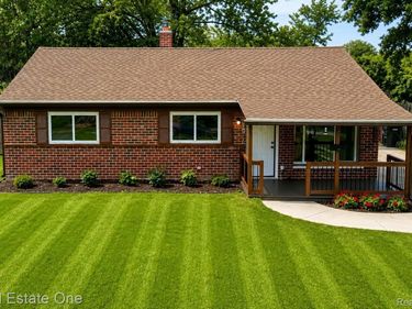 28463 Sutherland Street, Southfield, Mi 48076