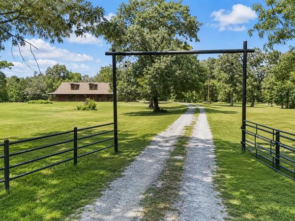 6260 Farm Road 197, Arthur City, TX 75411