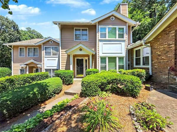 184 Peachtree Hollow Court , Atlanta, GA 30328