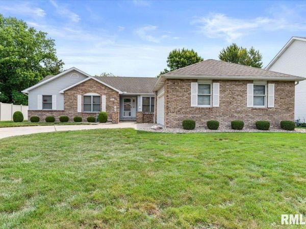 1816 Hunter Ridge Drive, Springfield, IL 62704