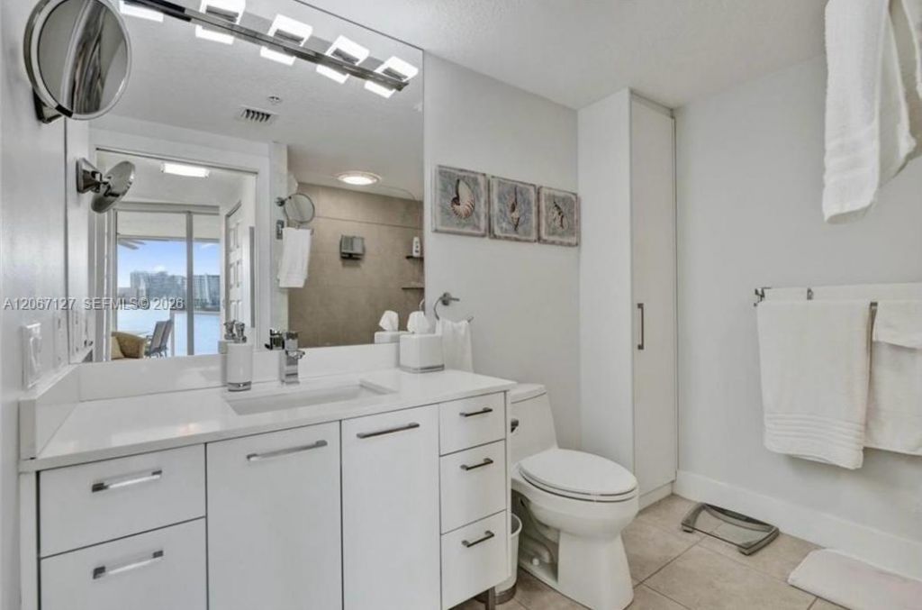 18100 N Bay Rd , Unit 508, Sunny Isles Beach, FL 33160 Photo
