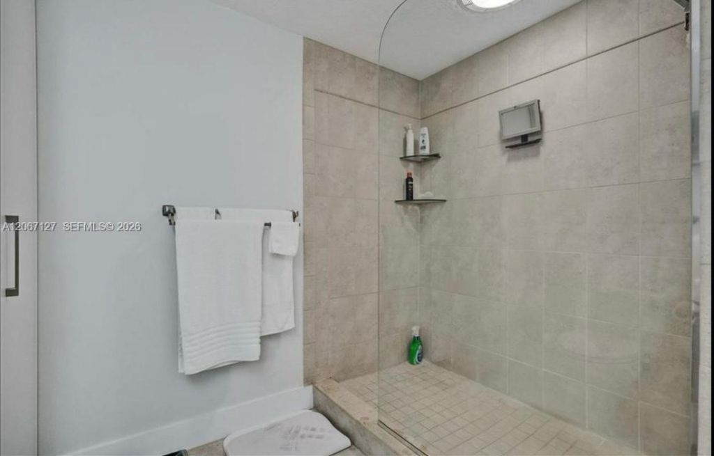 18100 N Bay Rd , Unit 508, Sunny Isles Beach, FL 33160 Photo