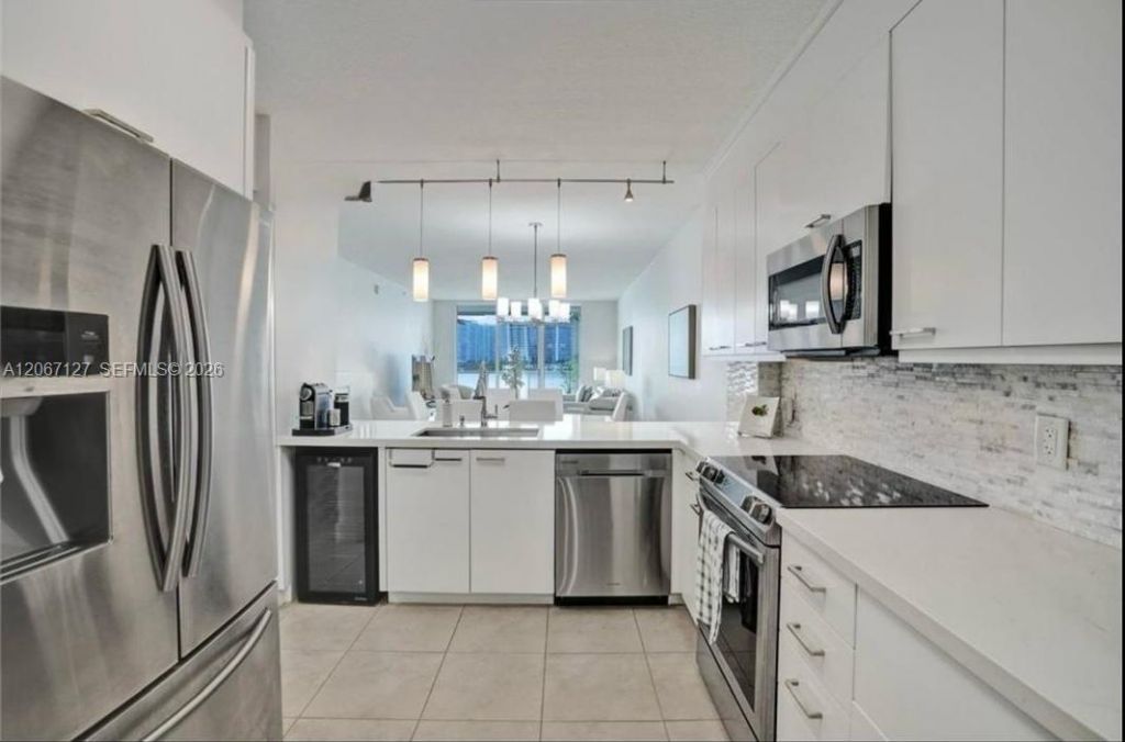18100 N Bay Rd , Unit 508, Sunny Isles Beach, FL 33160 Photo