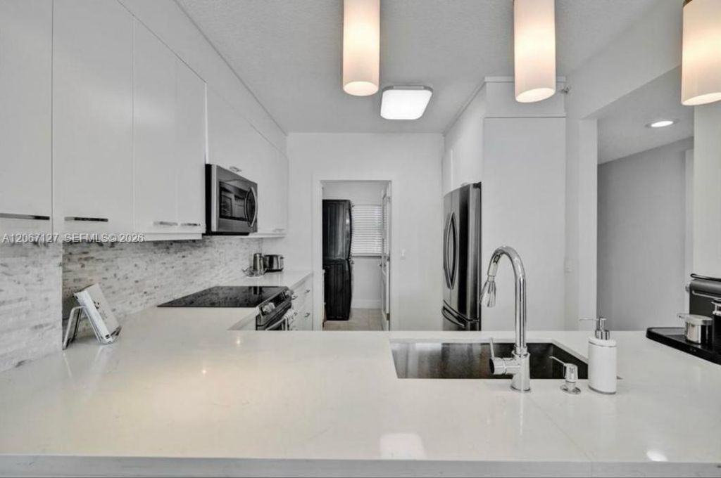 18100 N Bay Rd , Unit 508, Sunny Isles Beach, FL 33160 Photo