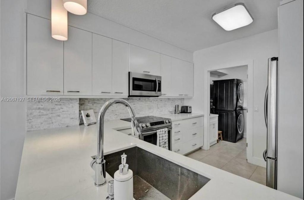 18100 N Bay Rd , Unit 508, Sunny Isles Beach, FL 33160 Photo