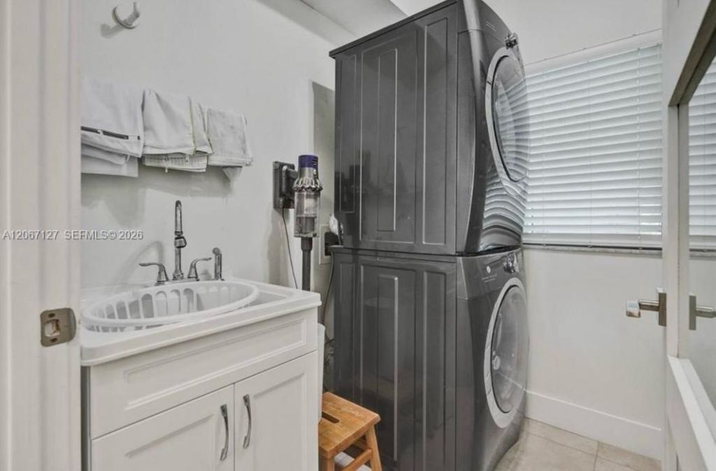 18100 N Bay Rd , Unit 508, Sunny Isles Beach, FL 33160 Photo