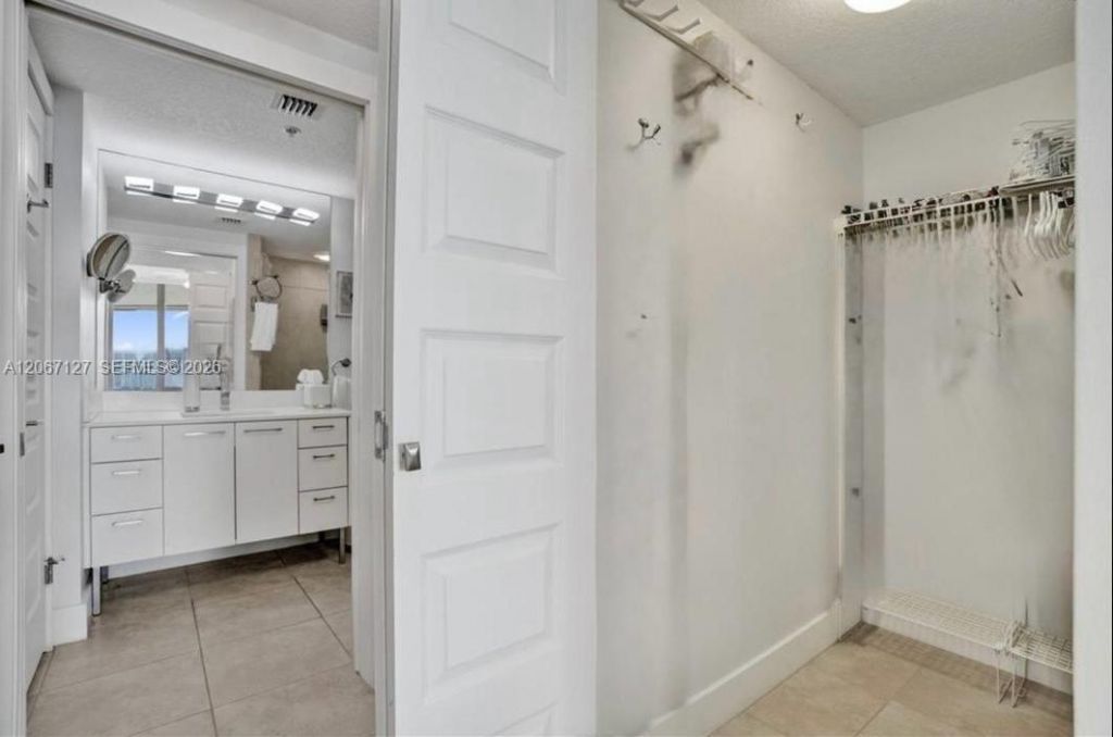 18100 N Bay Rd , Unit 508, Sunny Isles Beach, FL 33160 Photo