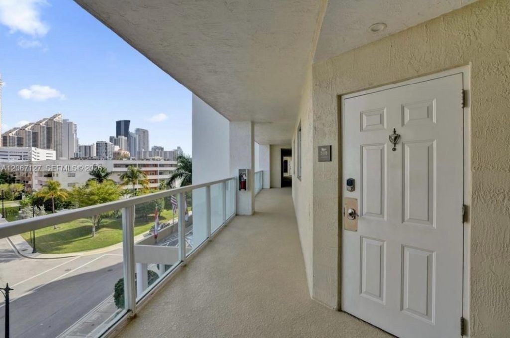 18100 N Bay Rd , Unit 508, Sunny Isles Beach, FL 33160 Photo