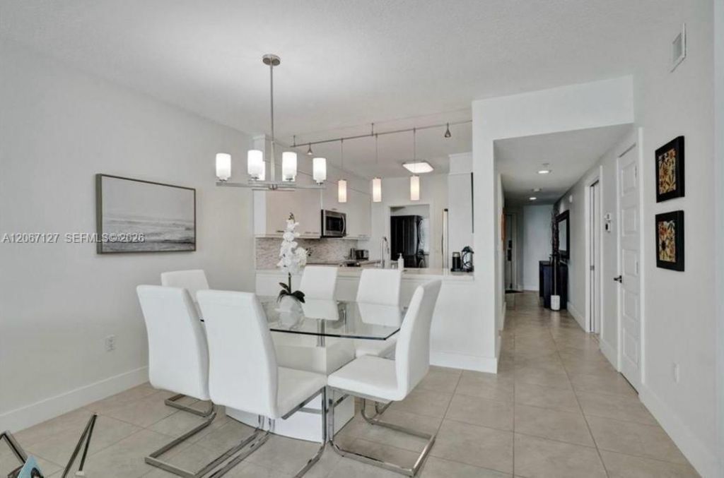 18100 N Bay Rd , Unit 508, Sunny Isles Beach, FL 33160 Photo