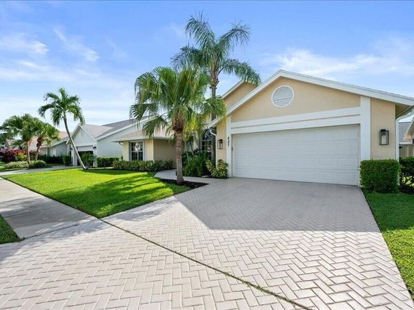 237 W MOCCASIN Trail W, Jupiter, FL 33458