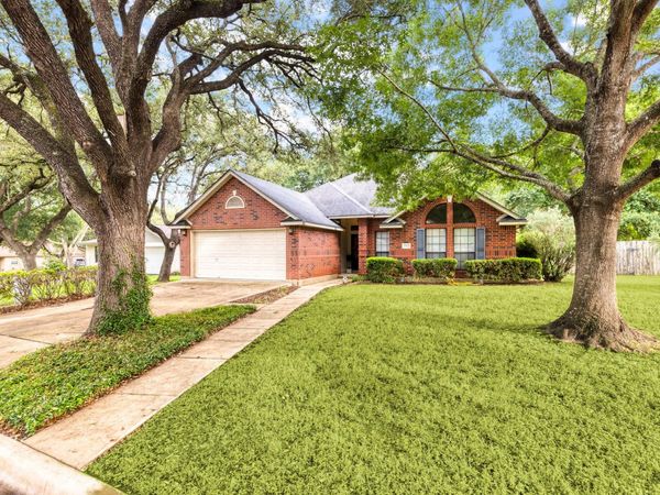 1502 Oak Knoll LN, Lockhart, TX 78644