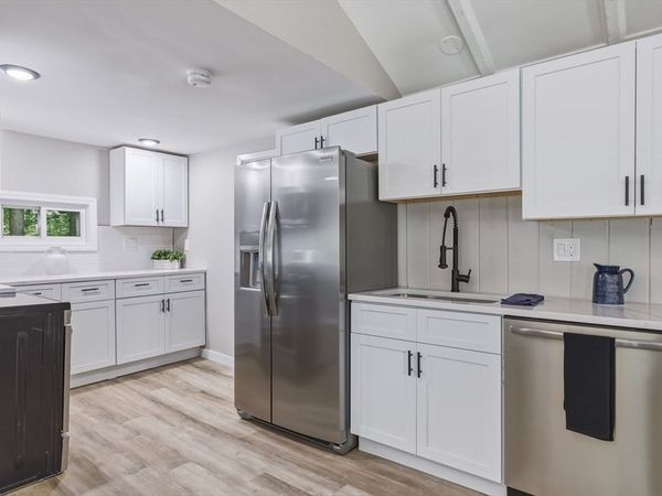 22 Knollwood Rd, Brimfield, MA 01010