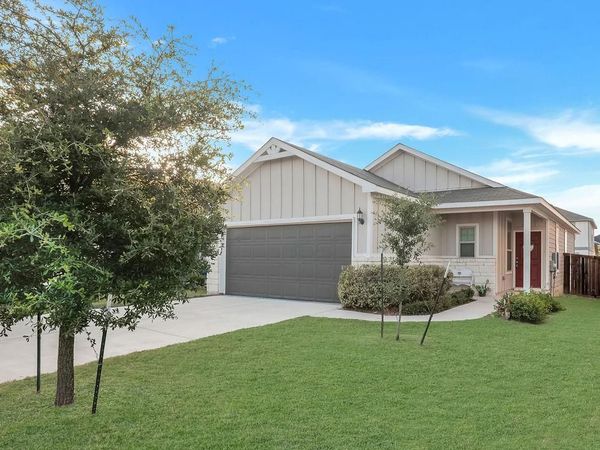 433 Stone Water LN, Jarrell, TX 76537