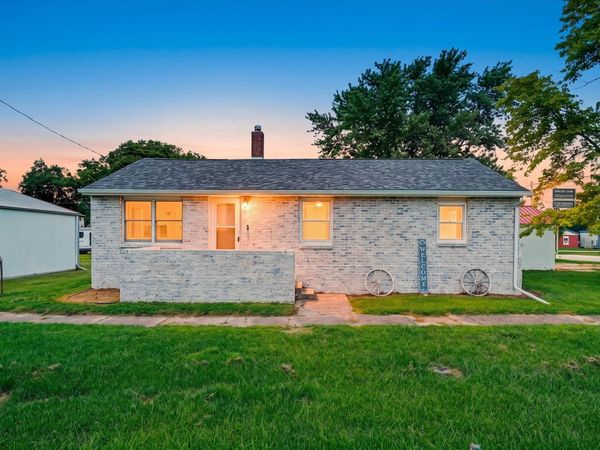 106 W South Street , Elliott, IL 60933